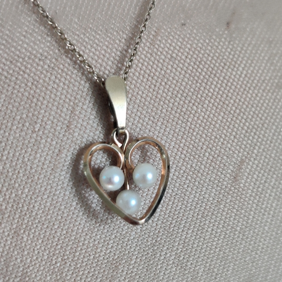 Krementz Gold Filled Heart Necklace w/Cultured pearls - Picture 2 of 10